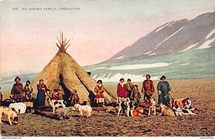 GRØNLAND Kalaallit Nunaat - An eskimo family in Greenland