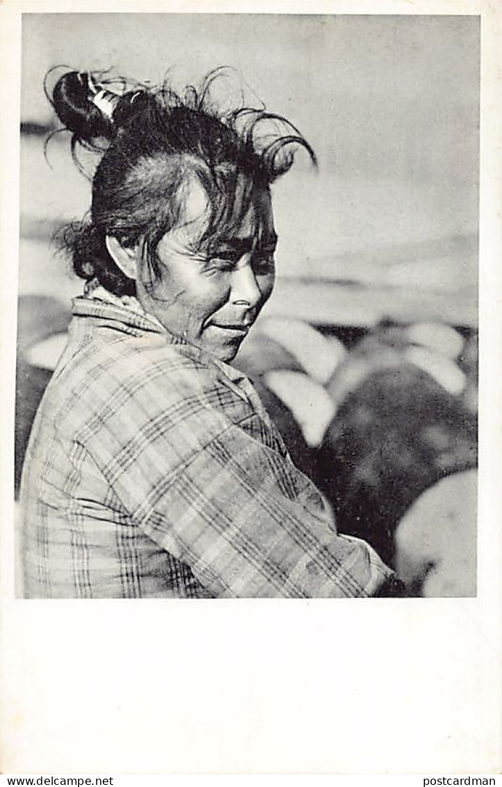 GRØNLAND Kalaallit Nunaat - Arnaq uvilik - Married greenland women - Publ. The Greenland Administration - Photographer P