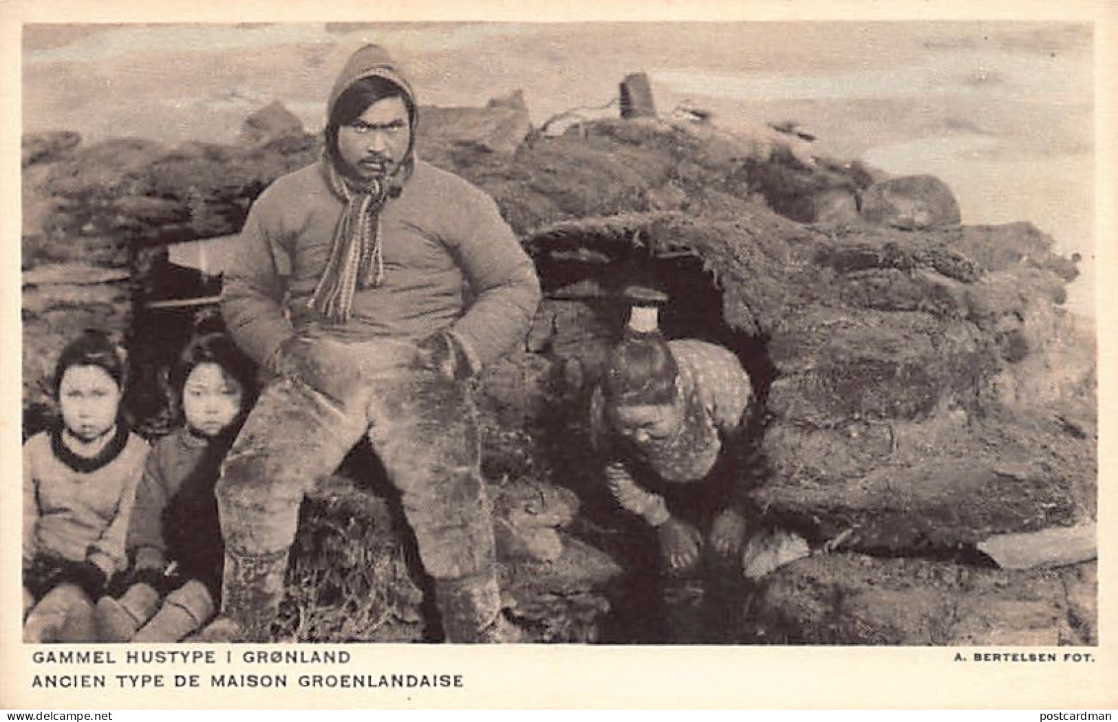 GRØNLAND Kalaallit Nunaat - Gammel hustype i Grønland - Postkort udgivet til den danske pavillon på den internationale k