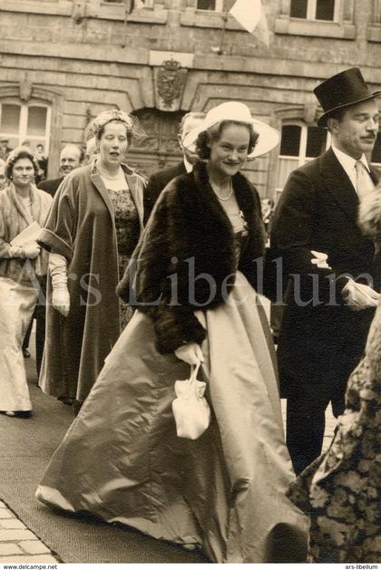 LARGE photo postcard / ROYALTY / Luxembourg / Princesse Marie-Gabrielle de Luxembourg / Comte Khevenhüller-Metsch