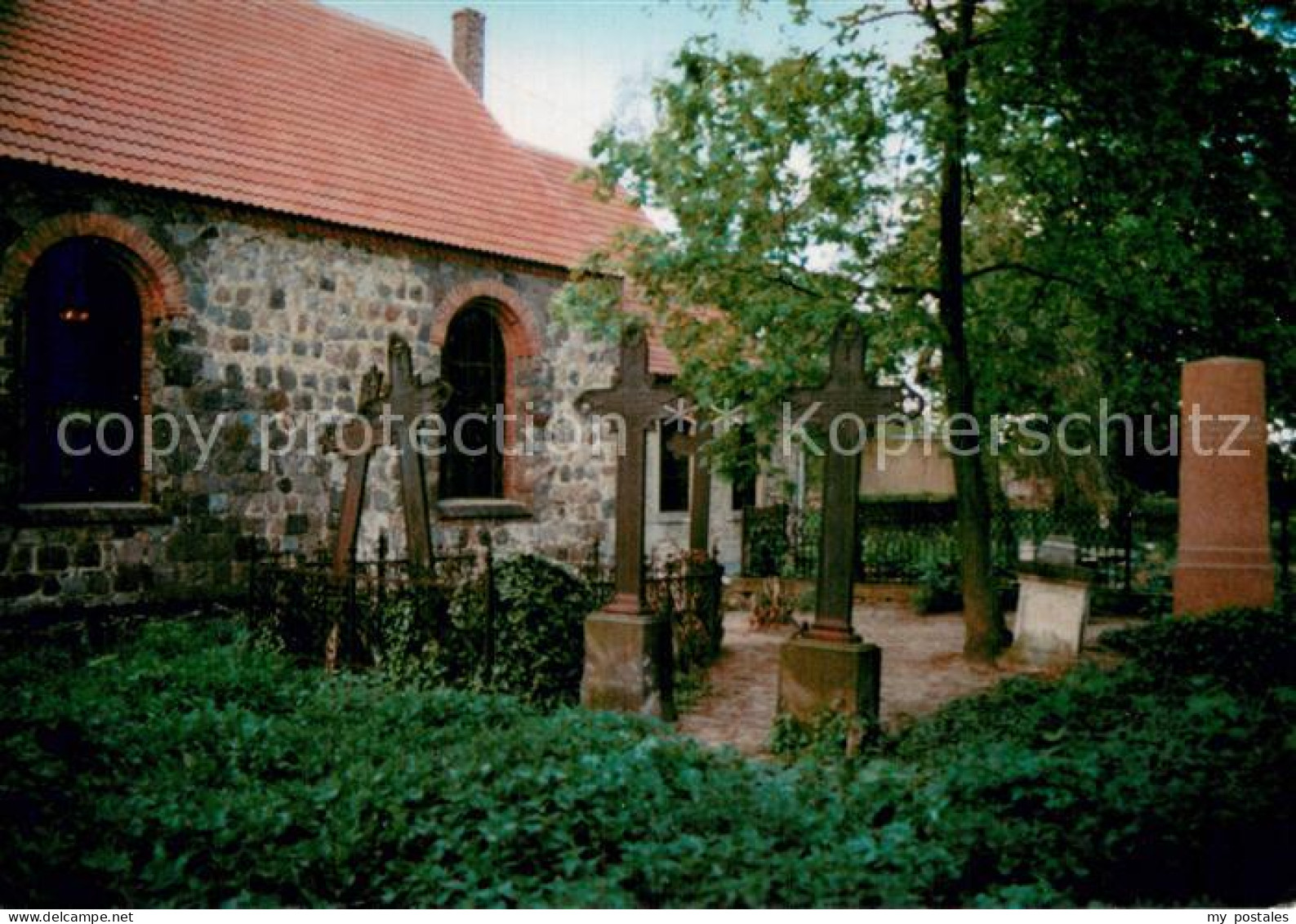 Grossziethen Koenigs Wusterhausen 

Alter Kirchhof an der Ev Dorfkirche