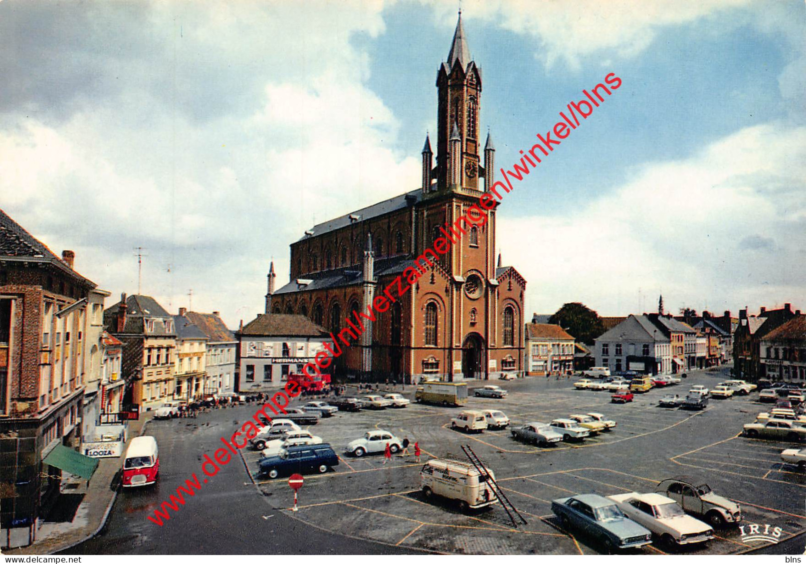 Grote Markt en Sint-Gertrudiskerk - Wetteren