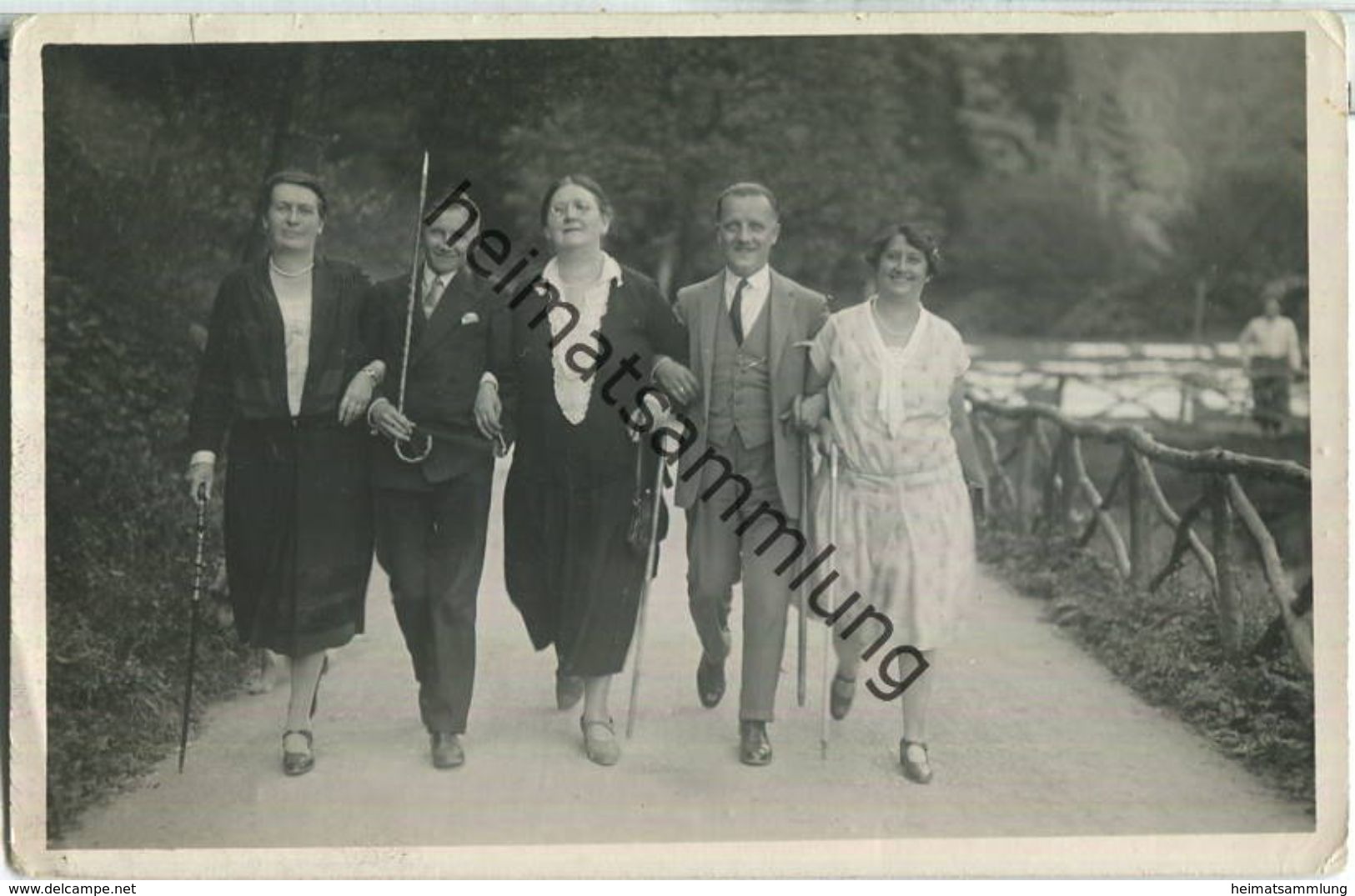 Gruss aus Berneck - Spaziergänger - Foto-Ansichtskarte - Verlag Karl Schitter Berneck