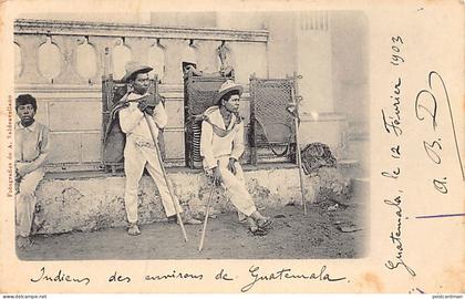 Guatemala - Porteadores indígenas de los alrededores de Ciudad Guatemala - Fotografia de A. Valdeavellano