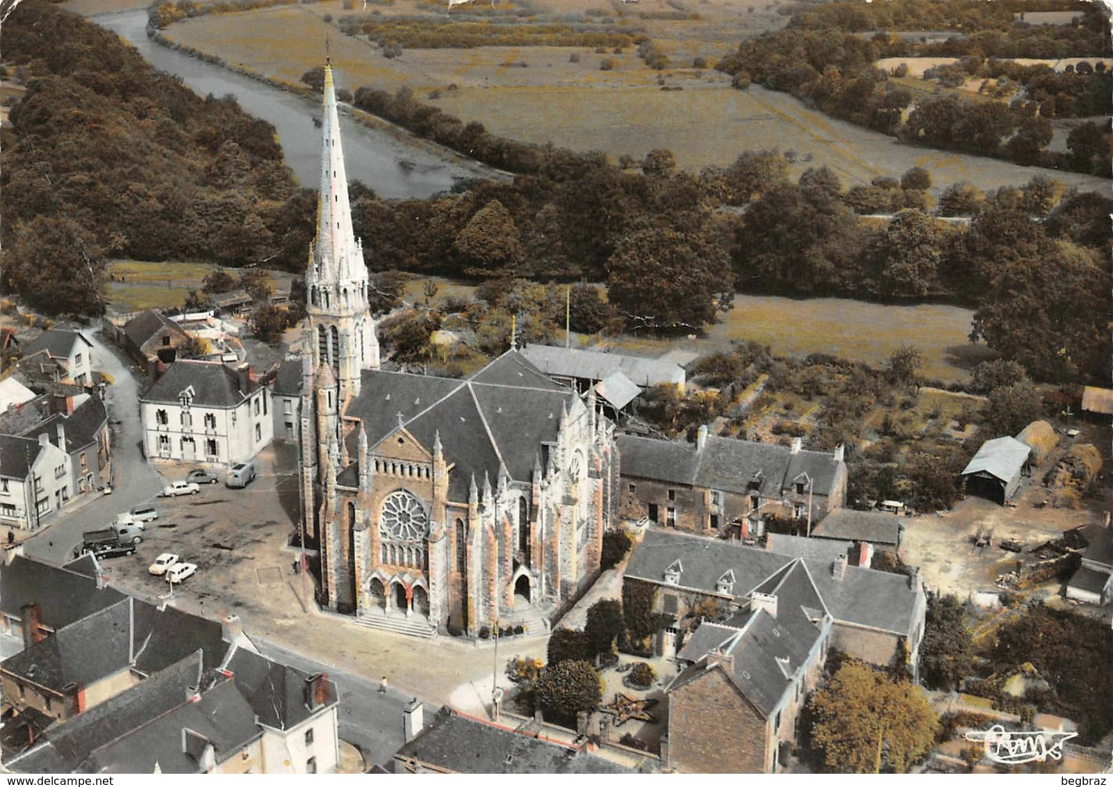 GUENROUET      VUE AERIENNE   EGLISE