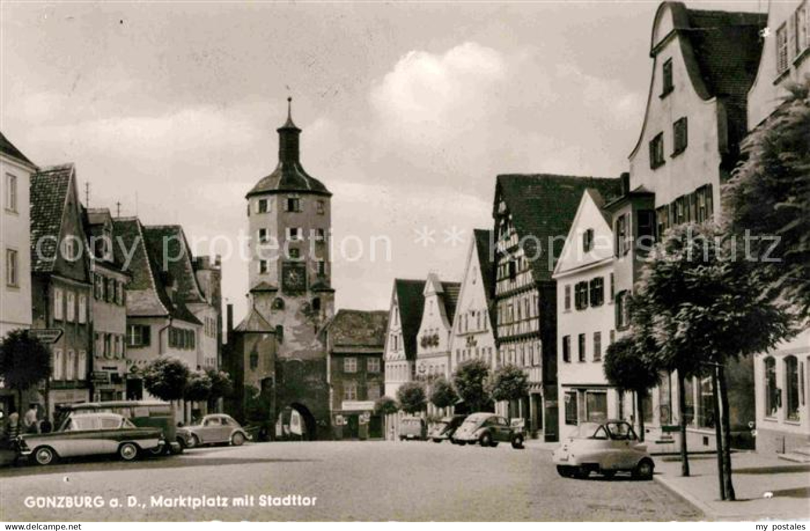 Guenzburg Bayern Marktplatz mit Stadttor