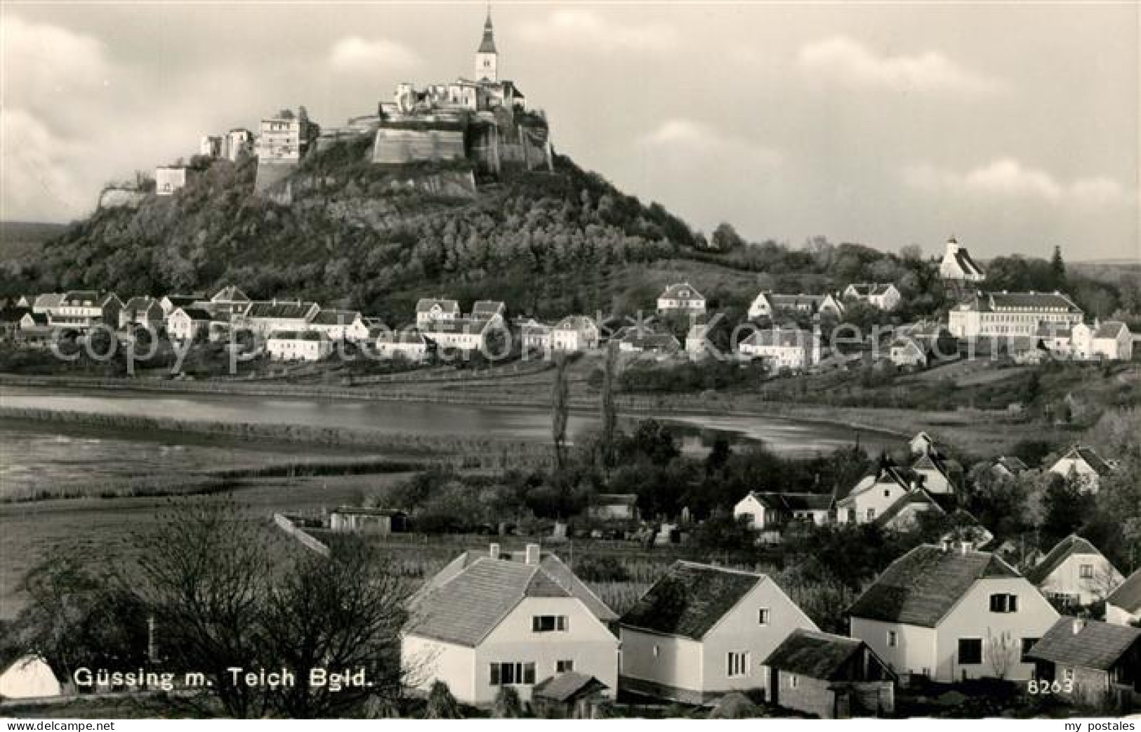 Guessing Stadtbild mit Teich und Burg