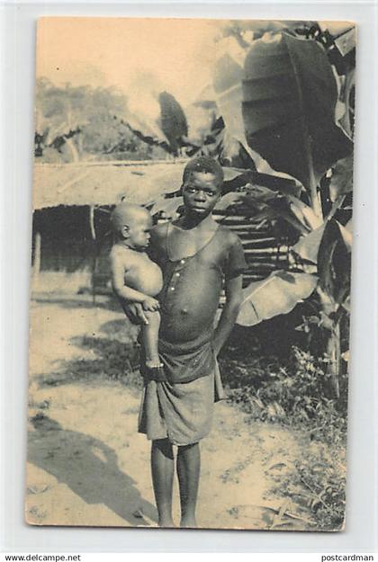 Equatorial Guinea - Native father from Egombegombe - Publ. Pabellon Colonial en la Esposicion Ibero-America de Sevilla (