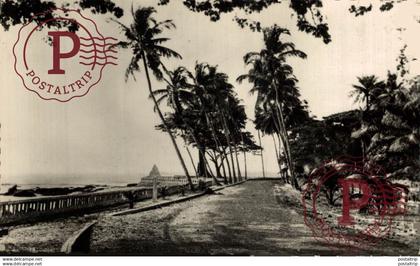 AFRICA. GUINEA FRANCESA. GUINEE FRANÇAISE. CONAKRY. CORNICHE PRES HÔPITAL.