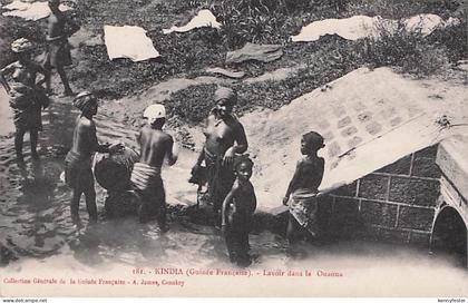 181. KINDIA (Guinée Française). Lavoir dans la Quaoua Collection Générale de la Guinée Française A. James, Conakry