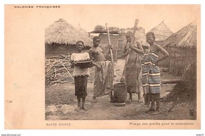 Guinée - Pilage des grains pour le Couscous