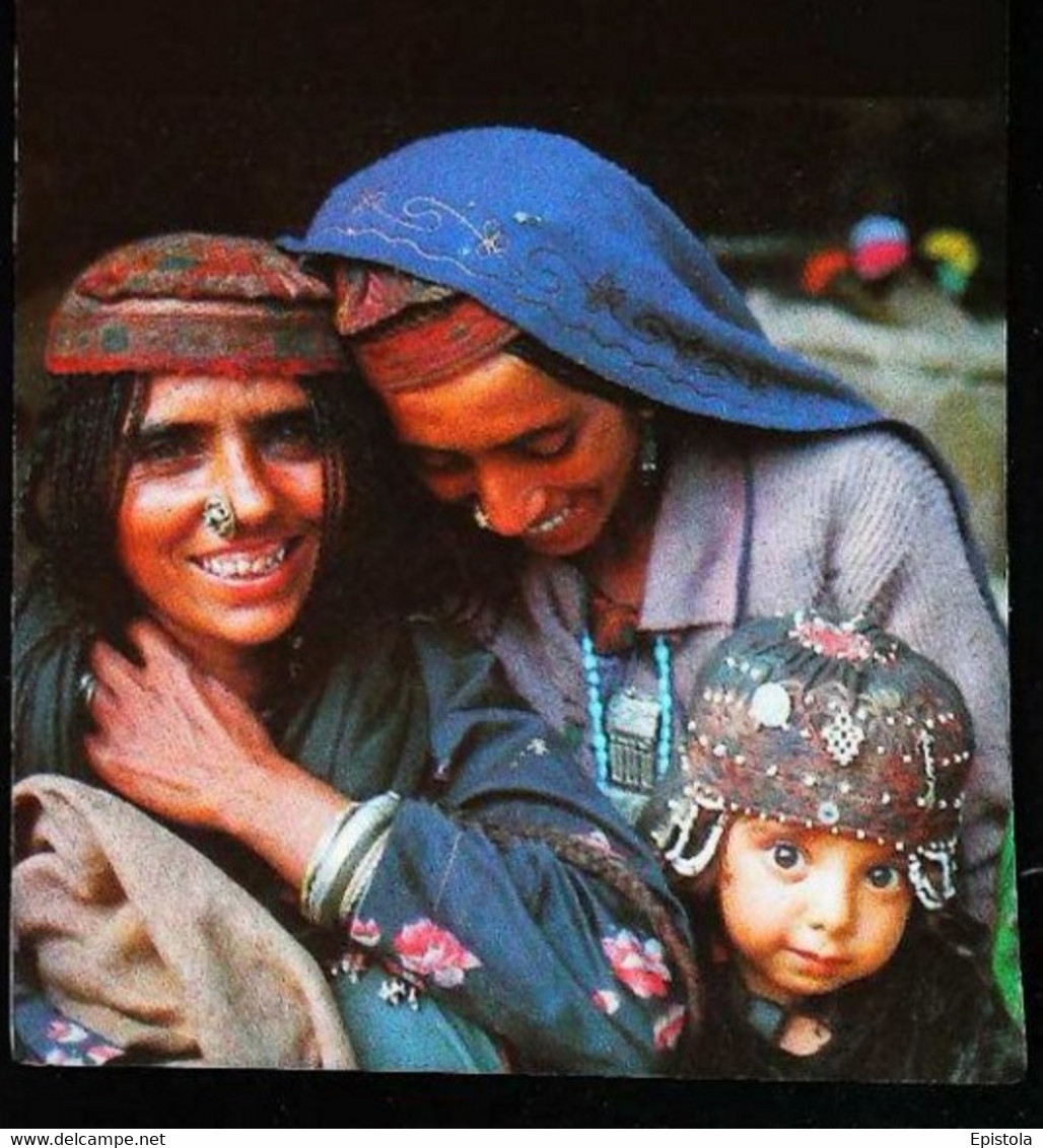 ►  Gujjar  women