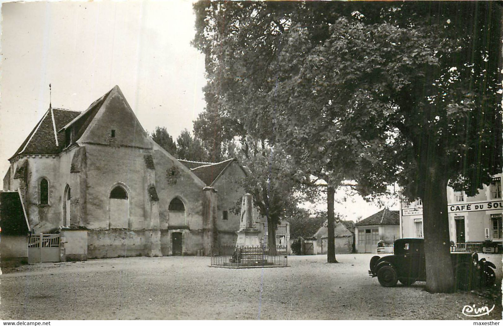 GURGY place de l'église - SM