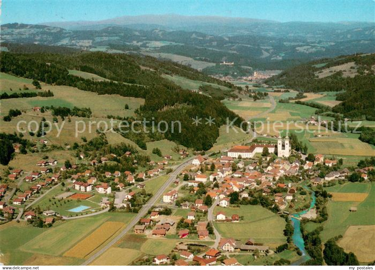 Gurk Fliegeraufnahme mit Dom Salvatorianerkolleg Mausoleum