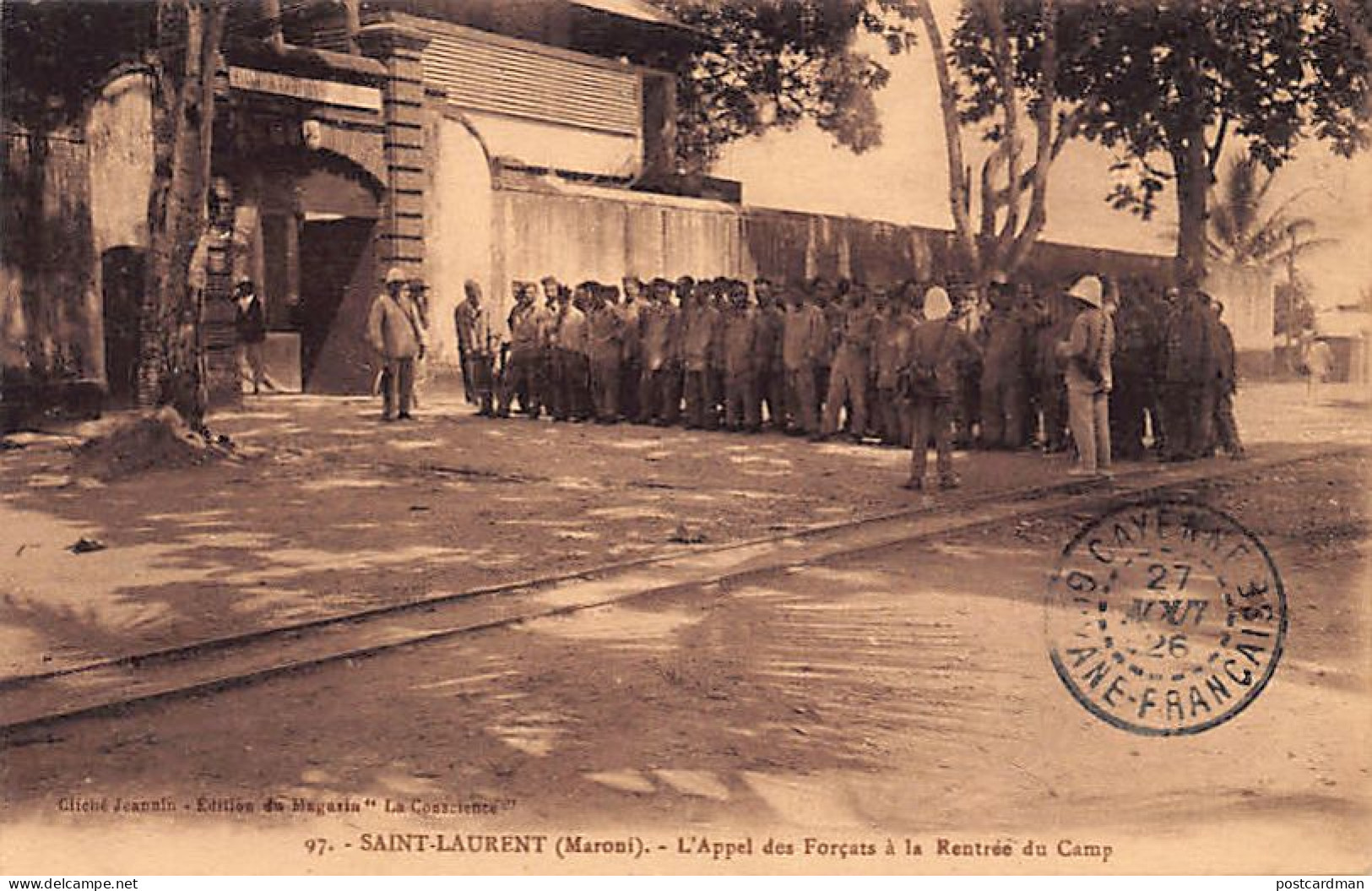 Guyane - SAINT-LAURENT du MARONI - L'appel des forçats à la entrée du camp - Ed. Cliché Jeannin - Ed. Du Magasin La Cons