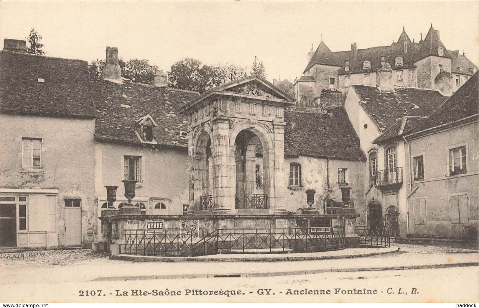 GY : ANCIENNE FONTAINE