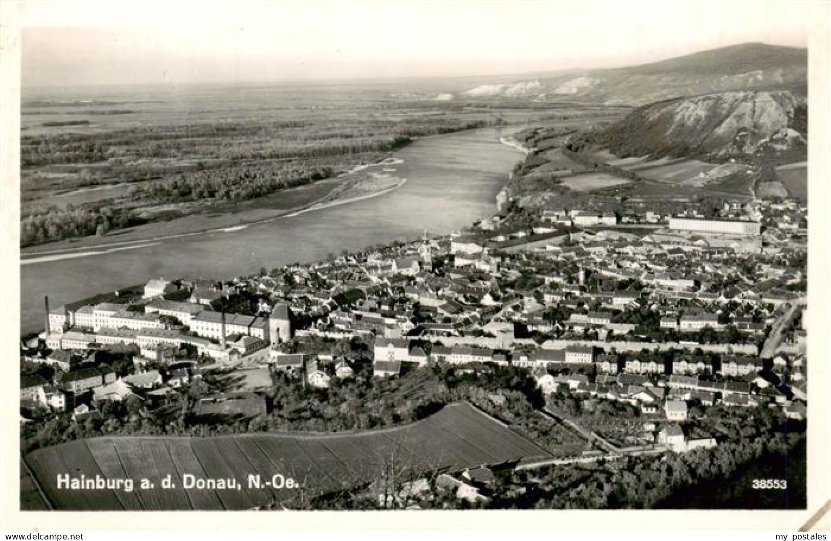 Hainburg Donau Niederoesterreich AT Fliegeraufnahme