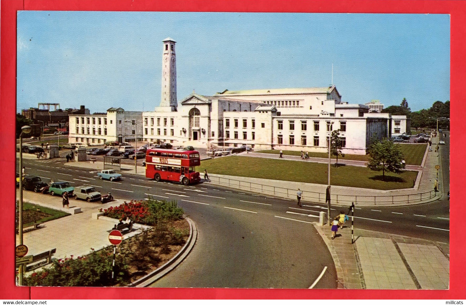 HAMPSHIRE   SOUTHAMPTON    CIVIC CENTRE  AND OLD RED DOUBLKE DECKER BUS   RP