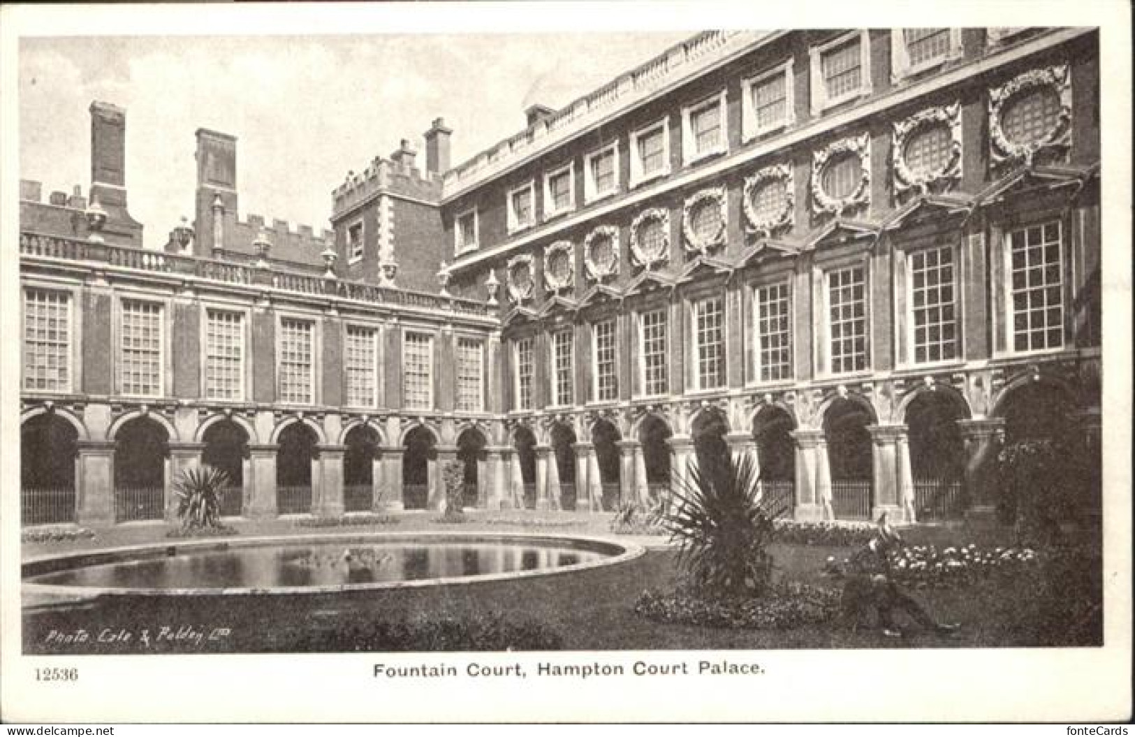 Hampton Court Fountain Court Palace