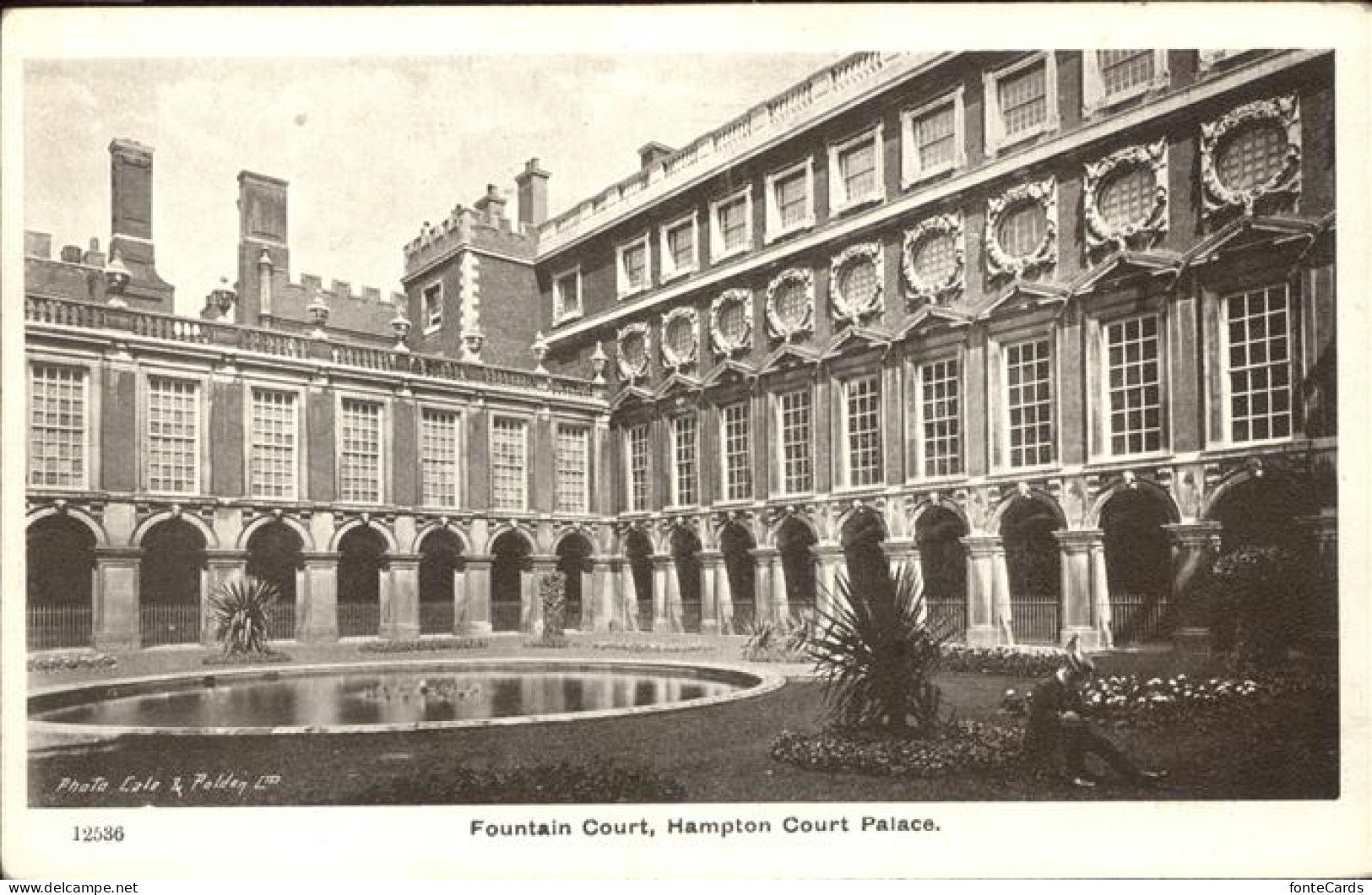 Hampton Court Palace Fountain Court