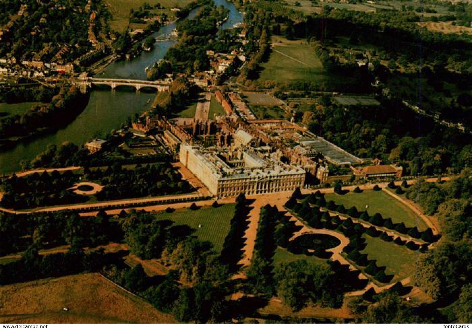 Hampton Richmond upon Thames Hampton-Court-Palace Schloss Themse Bruecke Garten