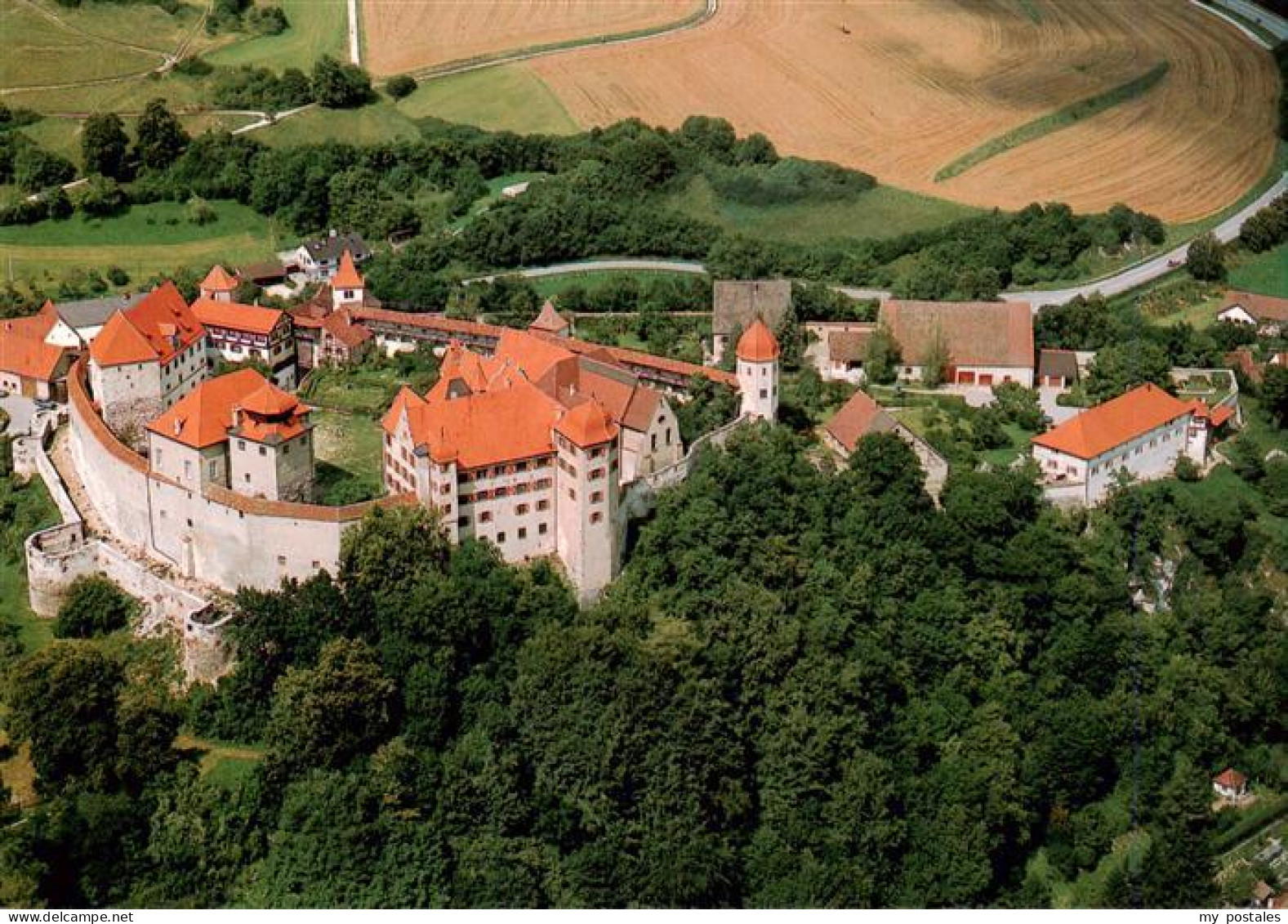 Harburg Schwaben Schloss-Harburg Romantische-Strasse Burganlage Tuerme Wald Feld