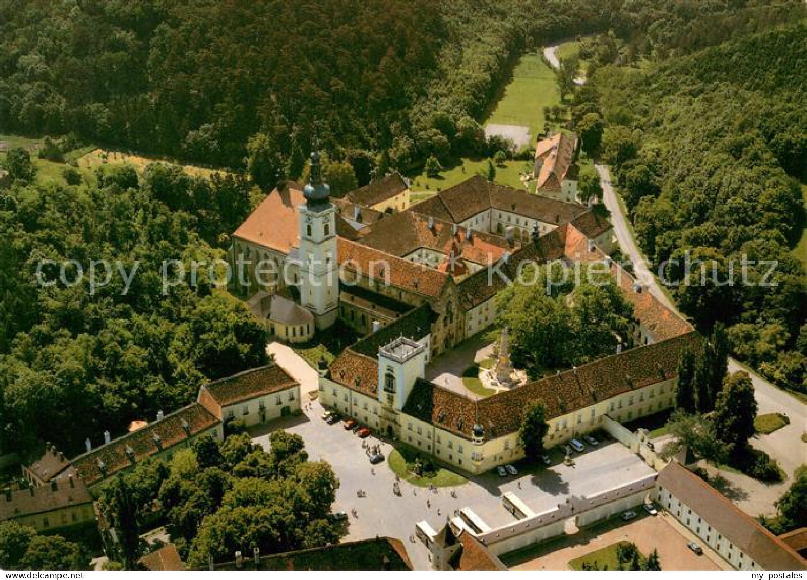 Heiligenkreuz Niederoesterreich Stift Heiligenkreuz im Wienerwald Fliegeraufnahm