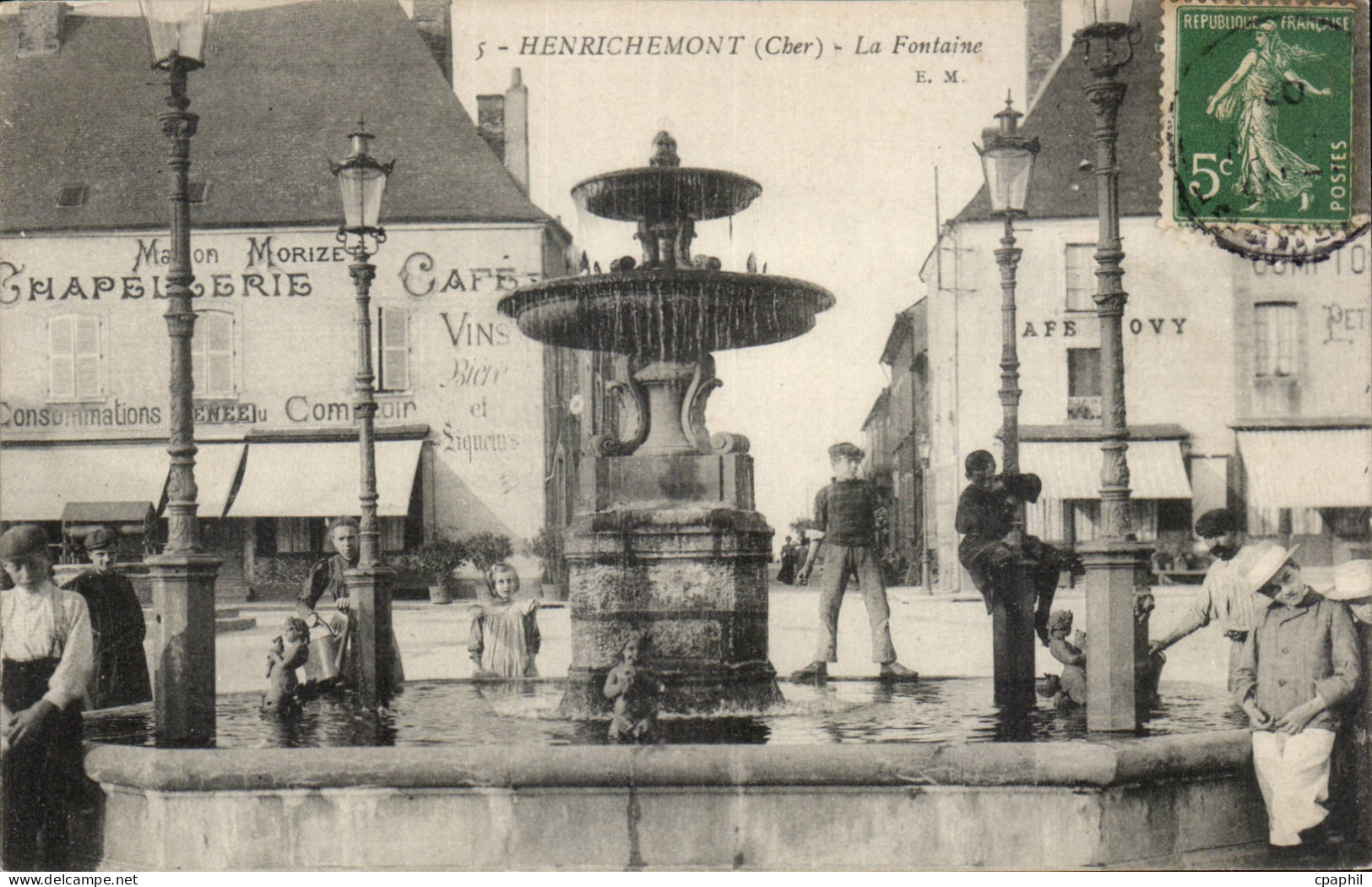 Henrichemont - La Fontaine - CPA