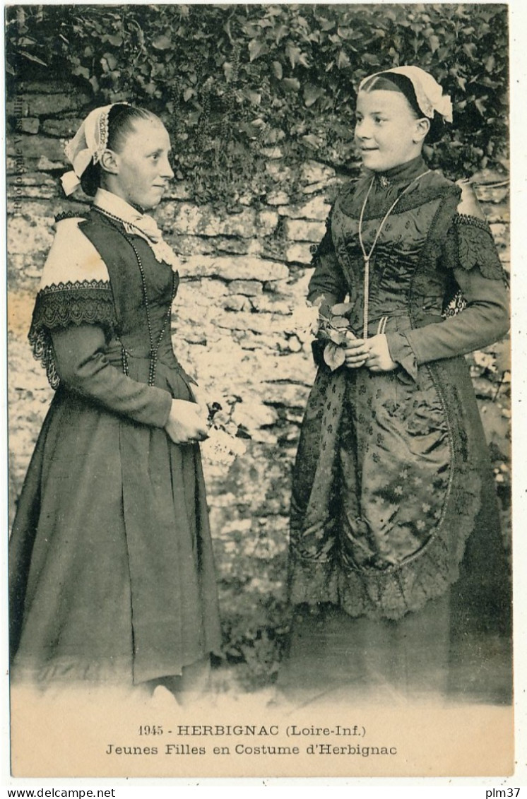 HERBIGNAC - Jeunes Filles en Costume