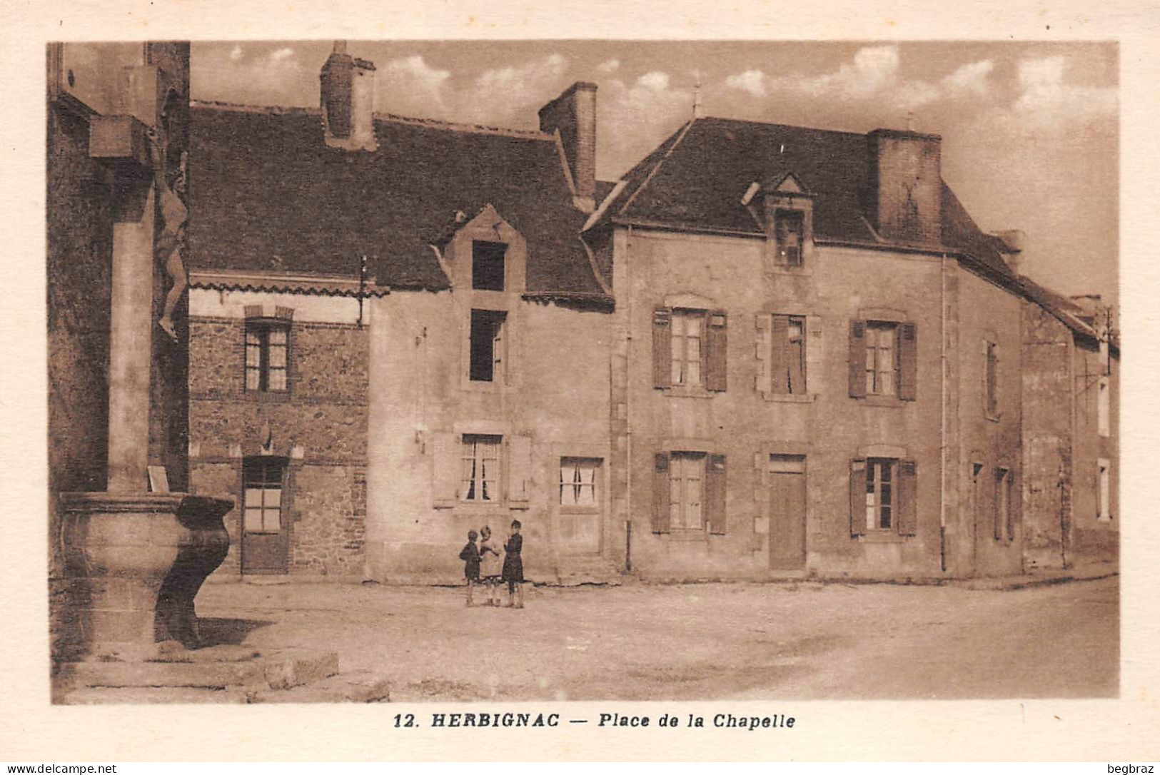 HERBIGNAC   PLACE DE LA CHAPELLE