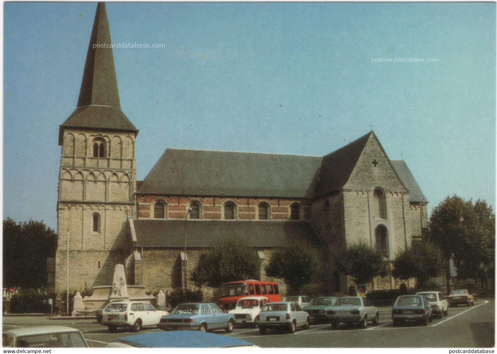 Herent - O. L. V. Kerk - & old cars