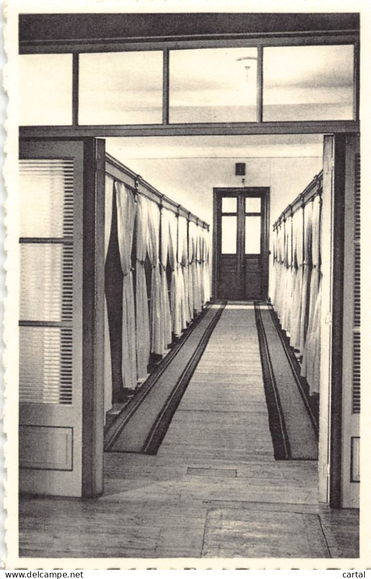 HERK-DE-STAD - Sint-Ursula Instituut - Religieuzen Ursulinen - Een Slaapzaal.