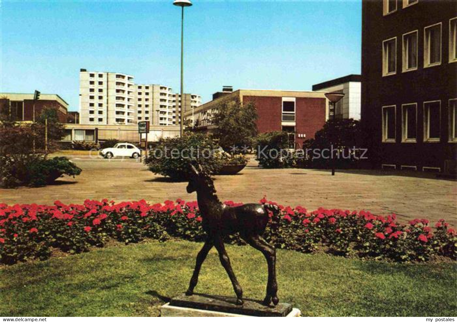Herten  Westfalen NRW Rathausvorplatz Bronzestatue Fohlen