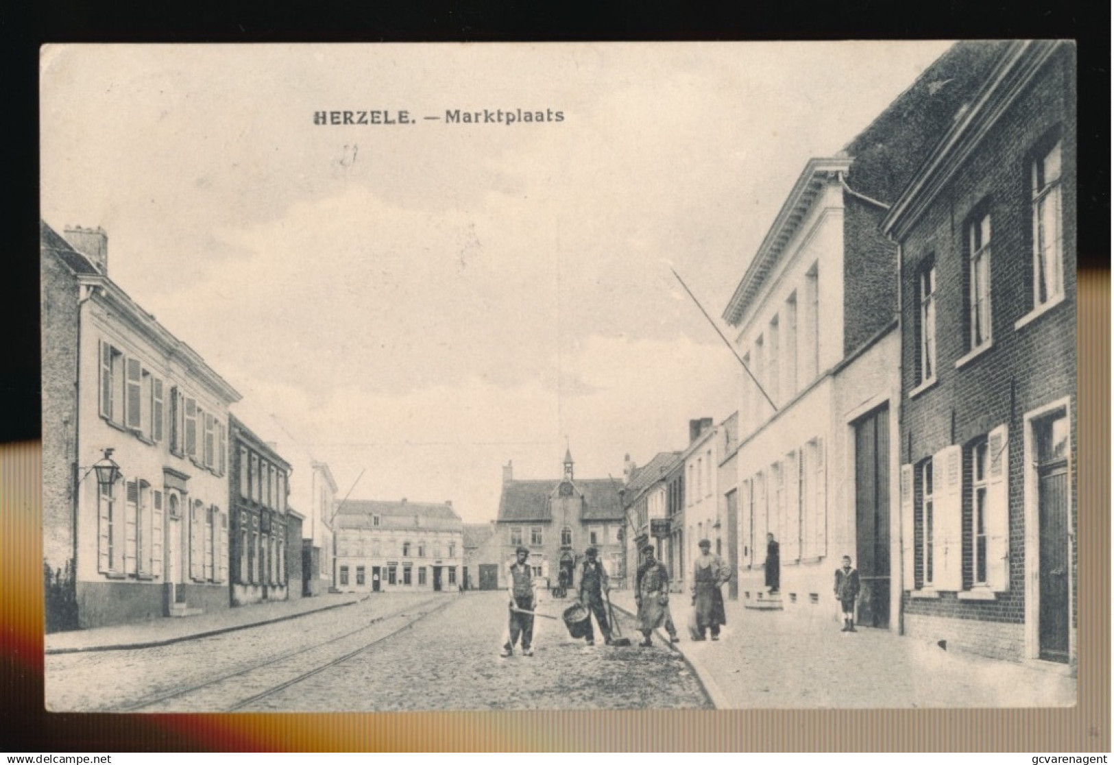HERZELE     MARKTPLAATS