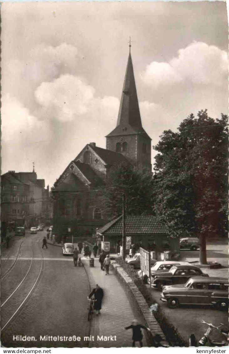 Hilden - Mittelstraße mit Markt