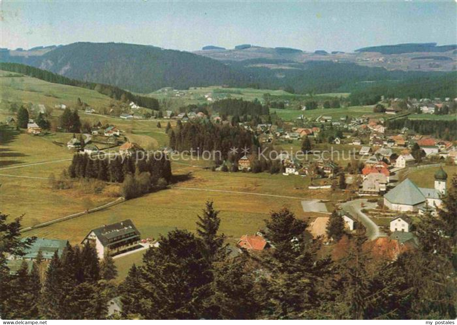 Hinterzarten Breisgau-Hochschwarzwald BW Hochschwarzwald Dorf Wald Wiesen Kirche