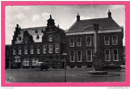 Almelo Markt met Waaggebrouw - Vieilles Voitures