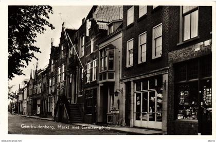 CPA Geertruidenberg Markt met Gemeentehuis NETHERLANDS (728538)