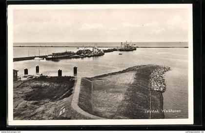 AK Lelystad, Werkhaven mit Frachtschiffen