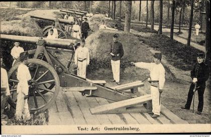 CPA Geertruidenberg Nordbrabant Niederlande, Vest Art., Soldaten, Geschütze