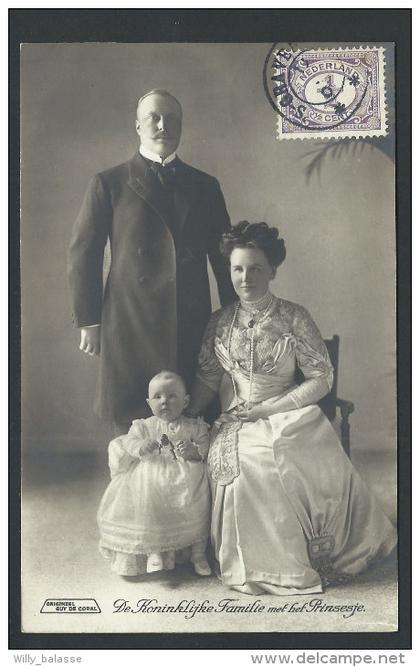 0. CPA - Pays Bas - De Koninklijke Familie met het Prinsesje - Guy de Coral  //