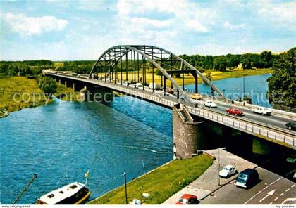 Deventer Wilhelminabrug met Ijssel