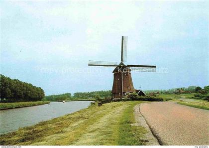Purmerend Noord-Holland NL De-Neckermolen Windmuehle Kanal Polderland Weg Baeume