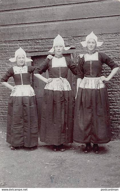 Nederland - VOLENDAM (NH) Drie vrouwen - Uitg. J. Siewers & Zoon