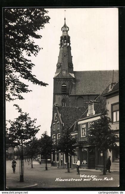 AK Weesp, Nieuwstraat met Herv. Kerk