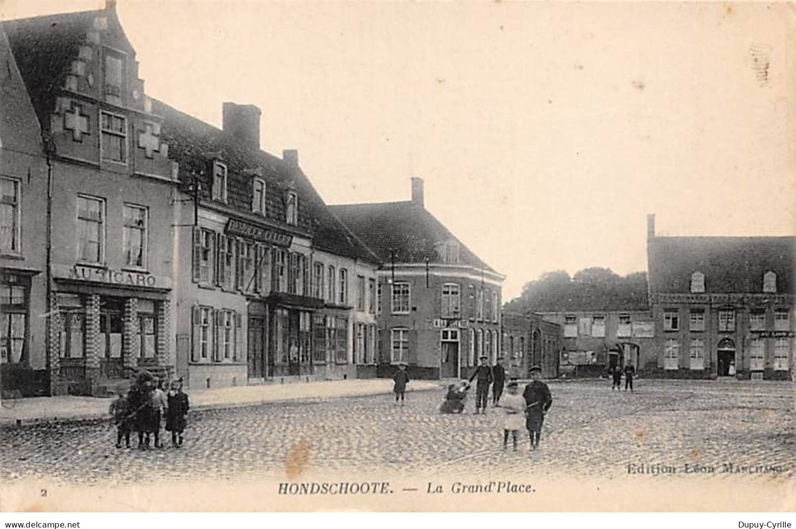 HONDSHOOTE - La Grande Place - très bon état