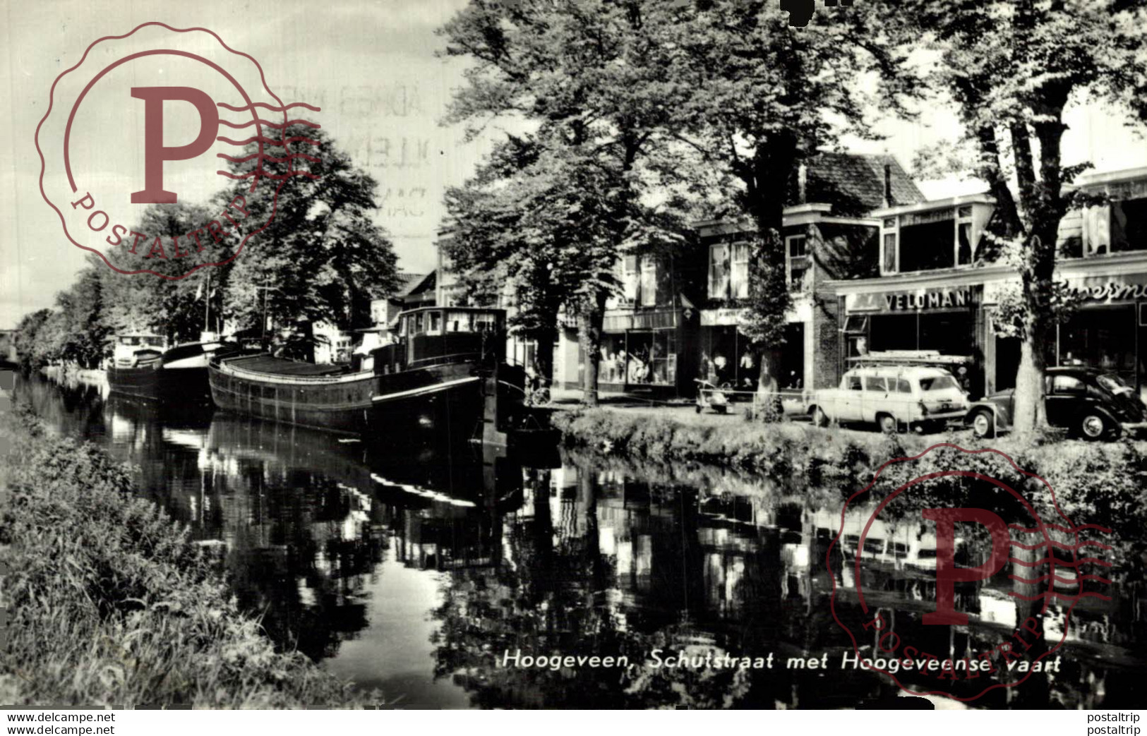 HOOGEVEEN   Schutstraat  met Hoogeveense vaart  DRENTHE HOOGEVEEN  HOLLAND HOLANDA NETHERLANDS