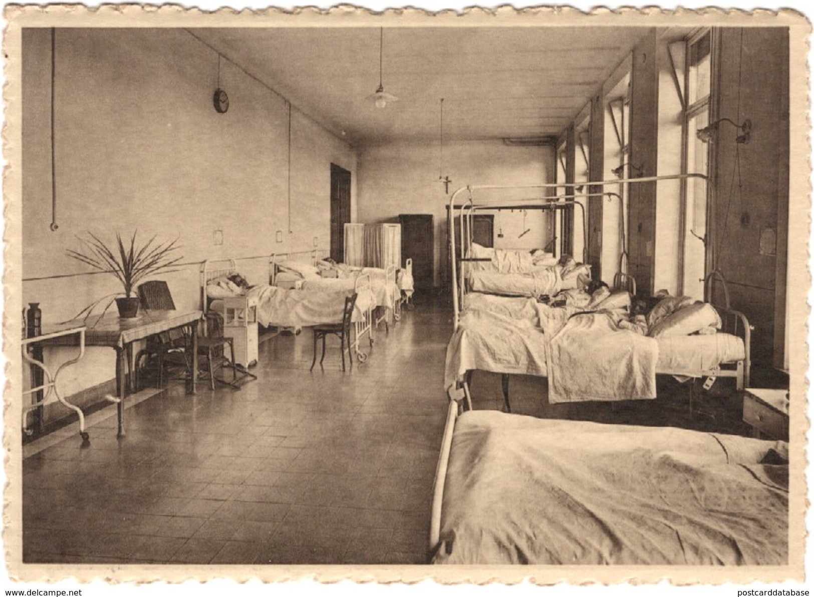 Hôpital de la Caisse Commune d\'Assurance des Charbonnages du Couchant de Mons à Boussu - Chambre commune pour femmes