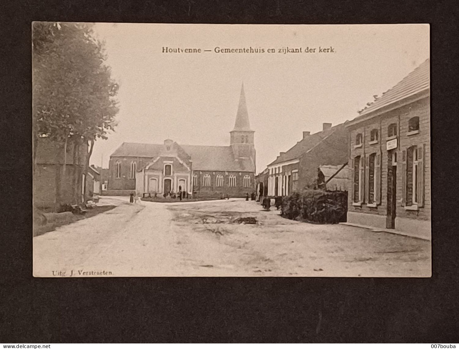HOUTVENNE / GEMEENTEHUIS EN ZIJKANT DER KERK  / UITG. J. VERSTEAETEN