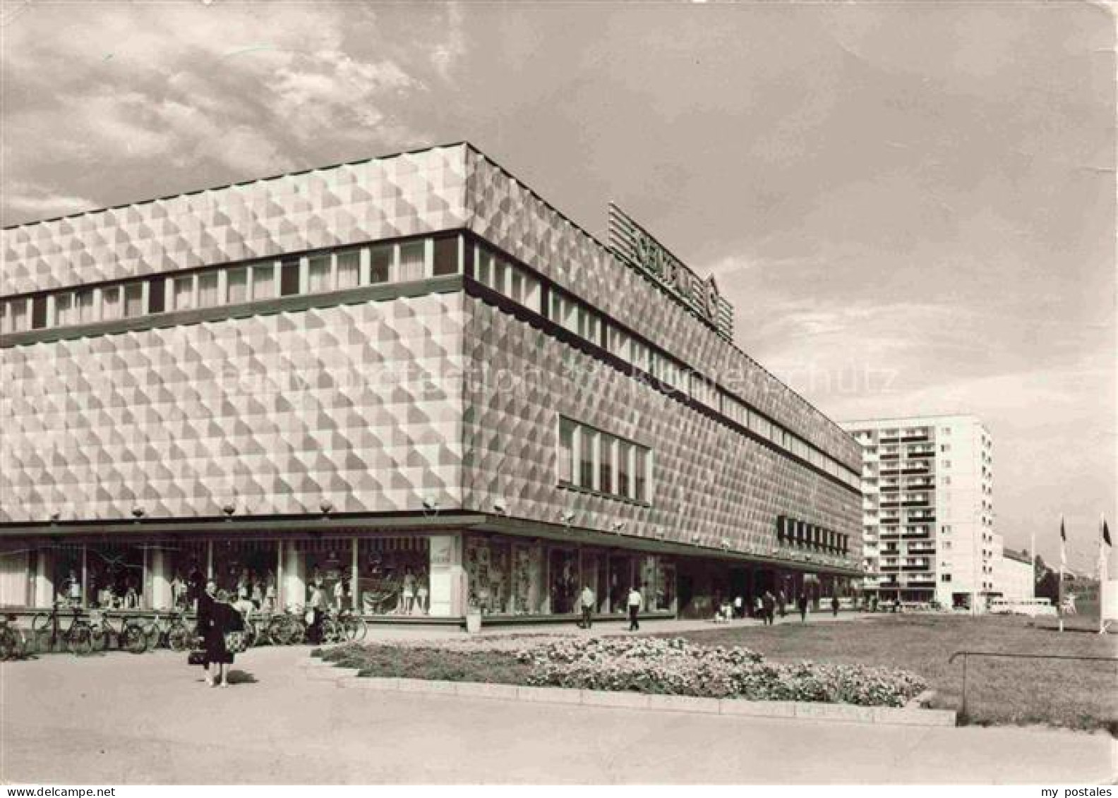 Hoyerswerda Zentrum-Warenhaus Kaufhaus Neustadt DDR-Architektur Hochhaus Passant